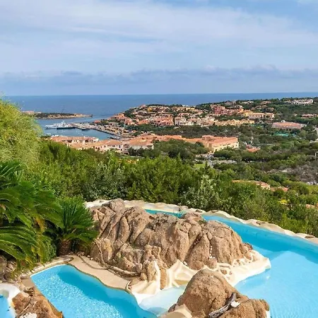 La Perla Hotel *